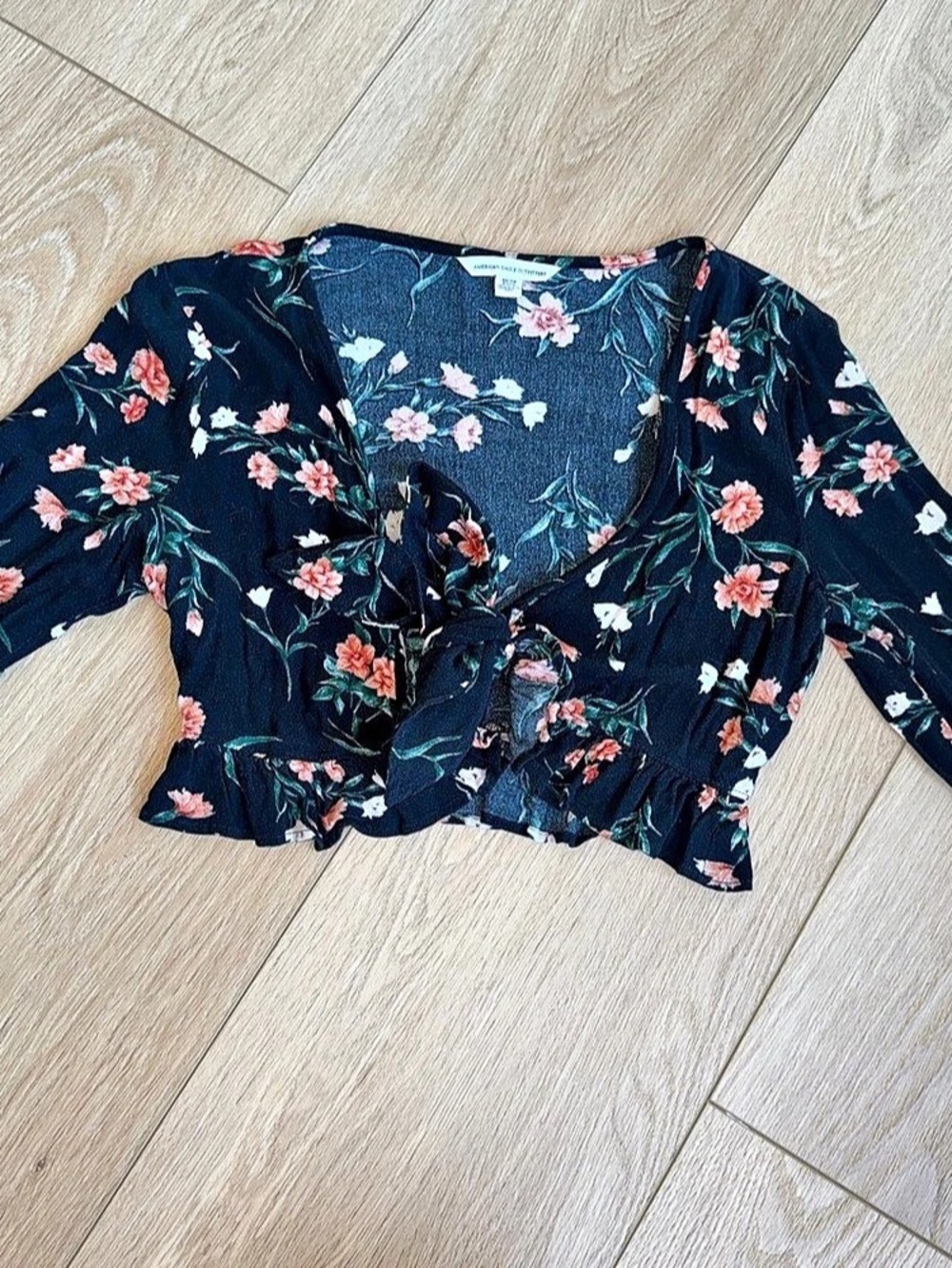 American Eagle Outfitters Floral Long Sleeve Crop Top Size XS